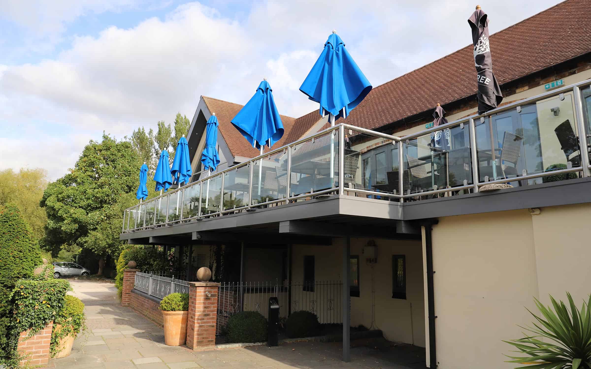 composite decking for restaurants, pubs, and cafes
