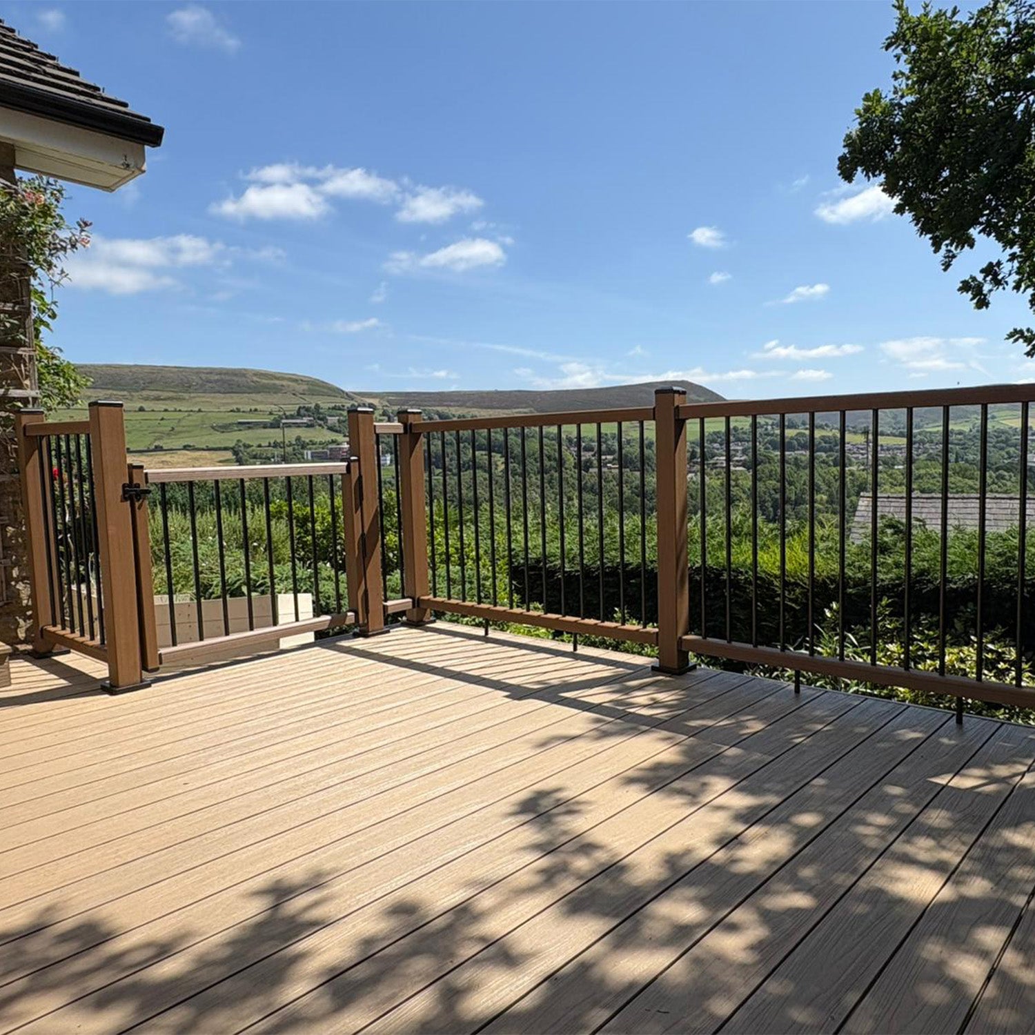Aluminium Decking Gallery - Composite balustrade gallery