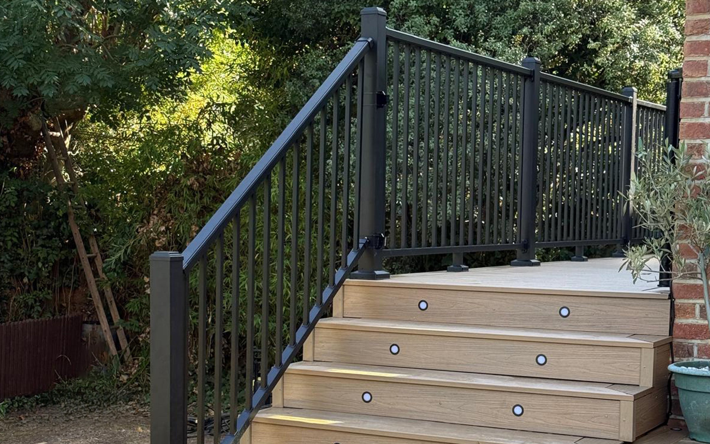 how to install neotimber aluminium balustrade spindles
