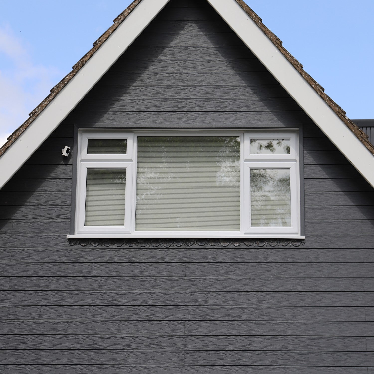 NeoTimber Deluxe Woodgrain Cladding - Advanced capping technology