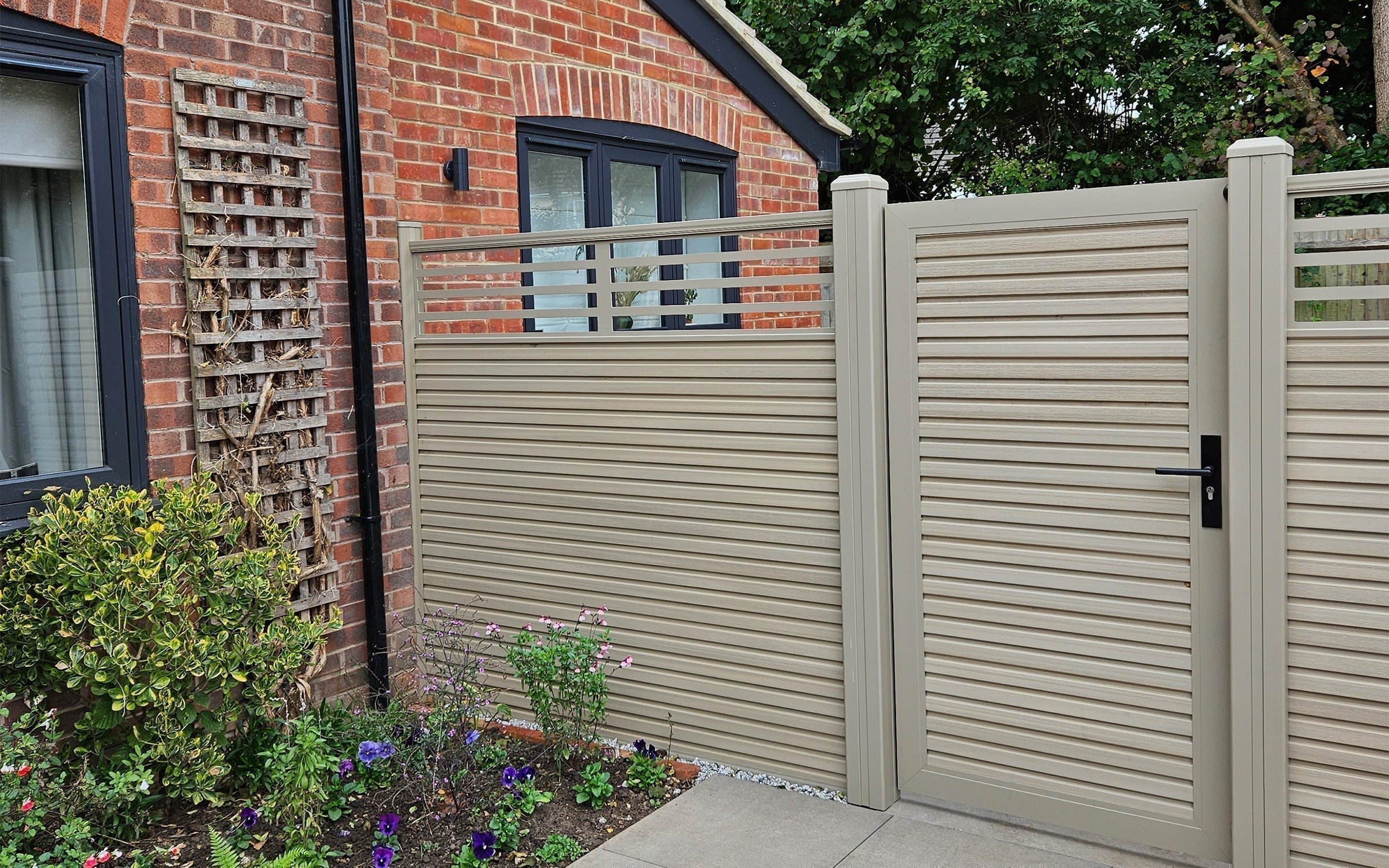 ash white composite fencing