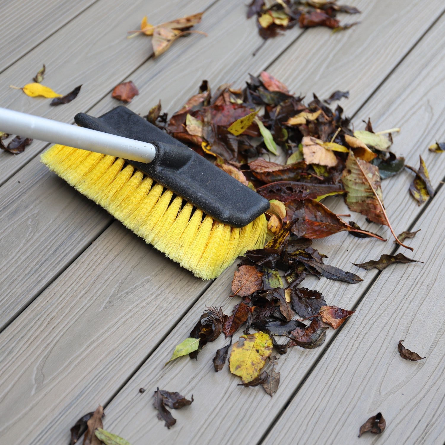 Deluxe Solid Composite Deck Board - Fully capped composite surface