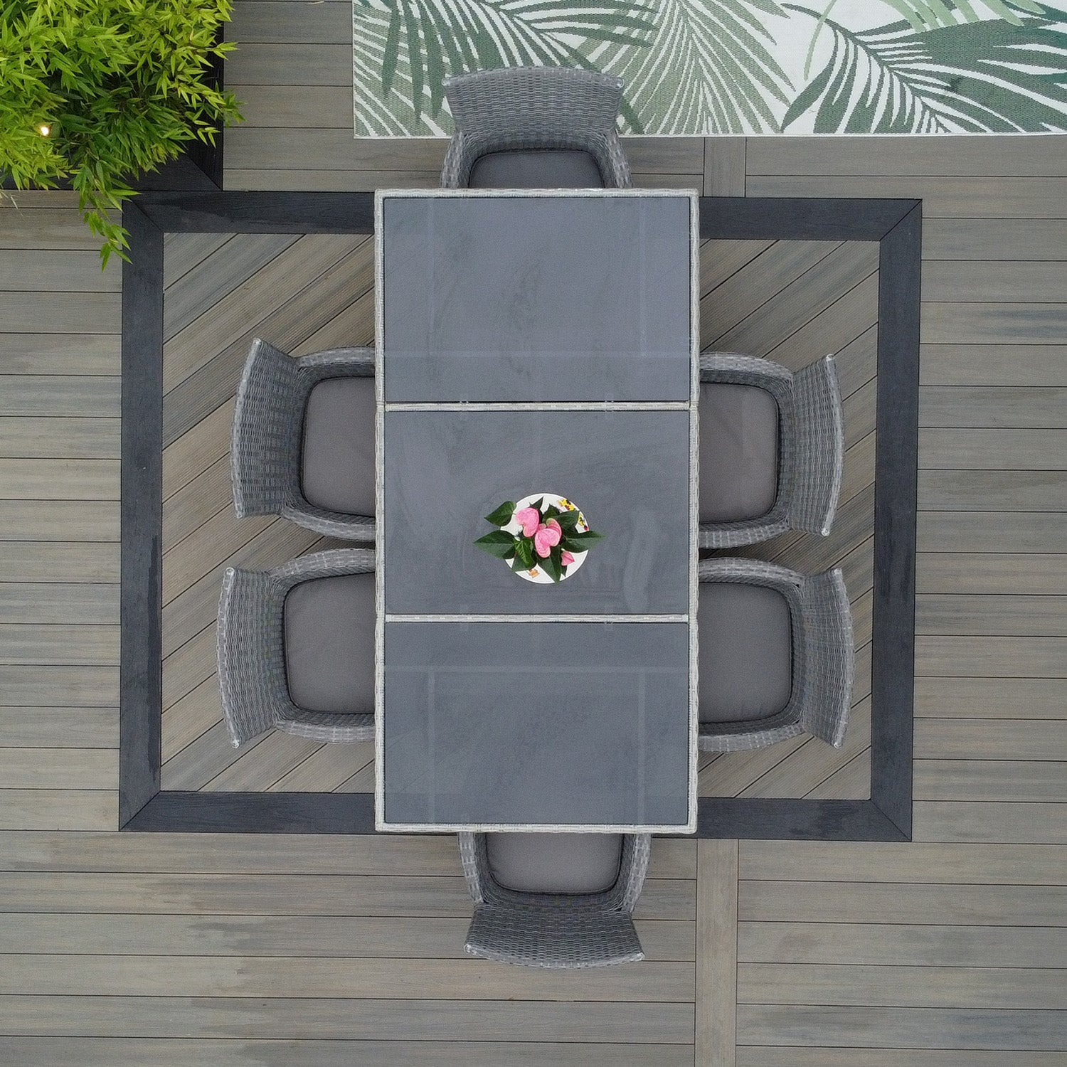 Deluxe Narrow Composite Deck Board - Capped composite surface