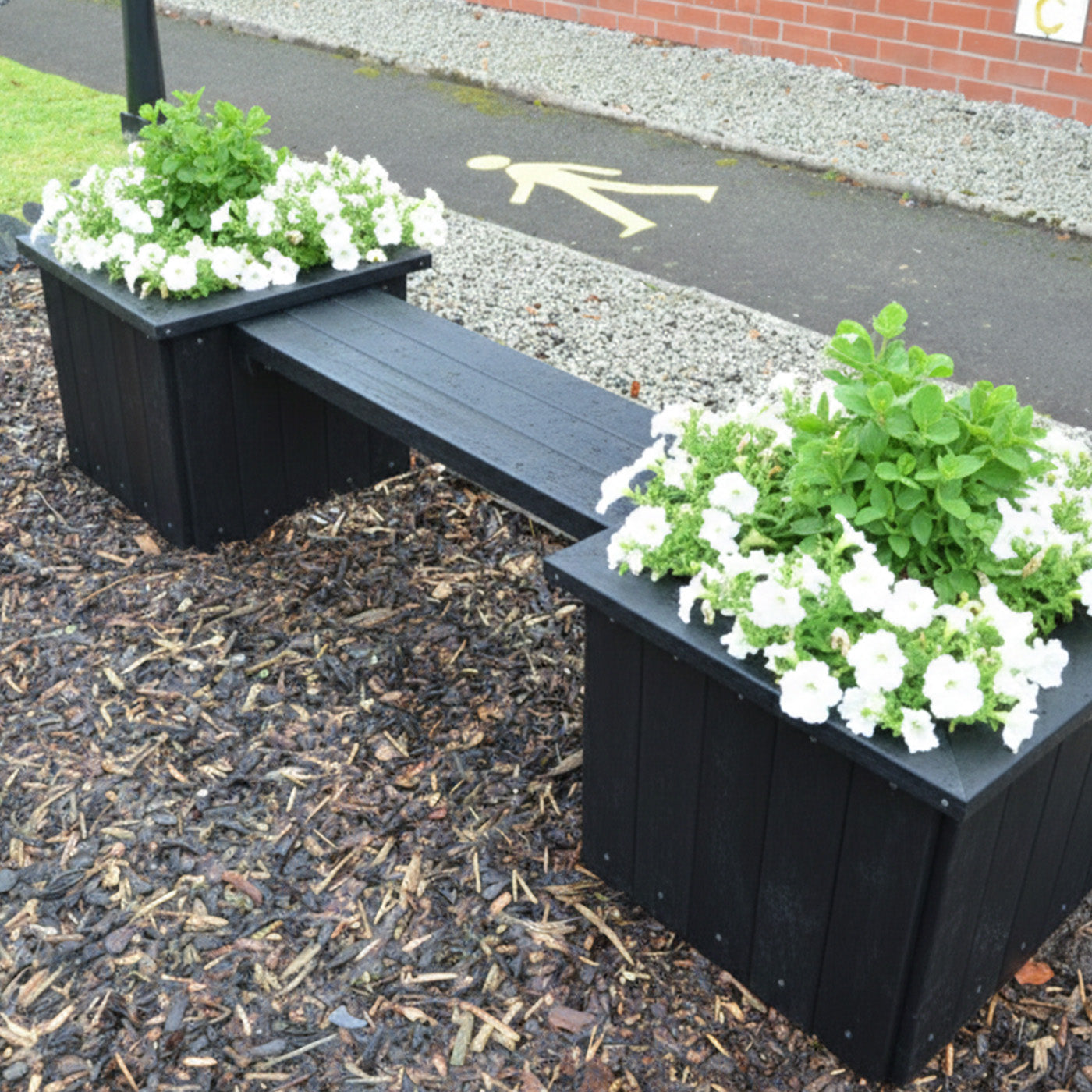Healthcare Sector - Outdoor seating